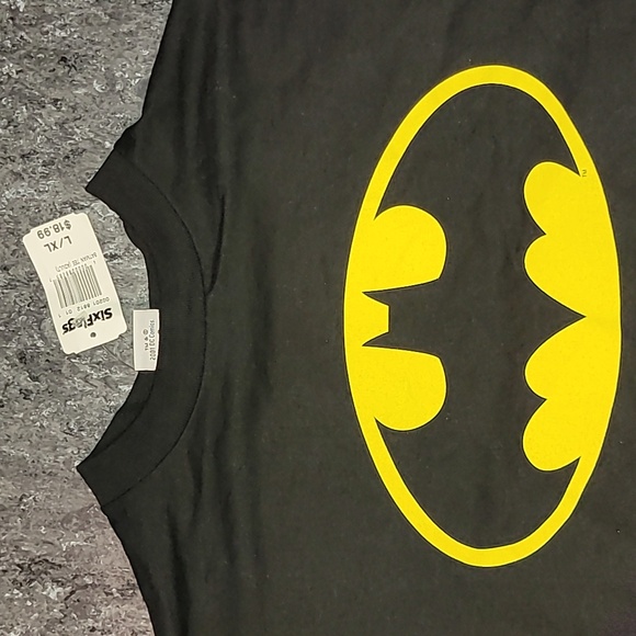 2001. Made in USA. DEADSTOCK. SIX FLAGS. BATMAN. Tee w/cape. XL - Picture 8 of 14
